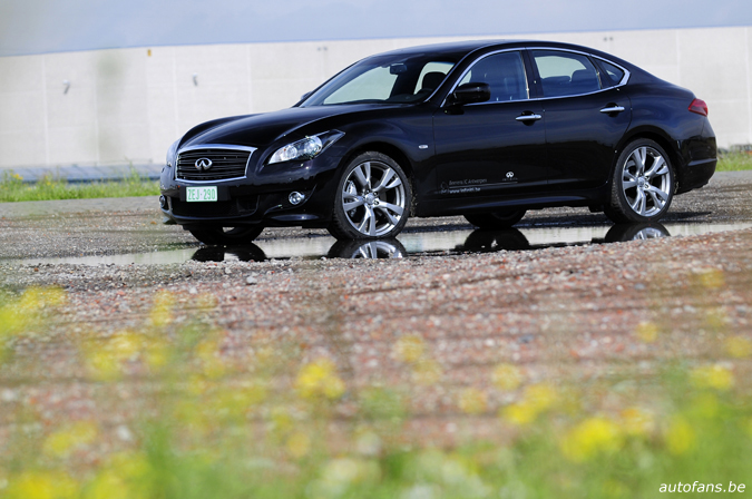 Rijtest Infiniti M37 S