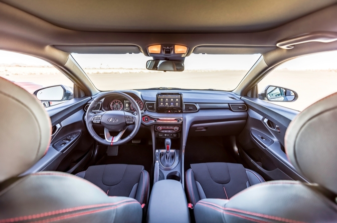 Hyundai-Veloster-2nd-gen-2018-interior