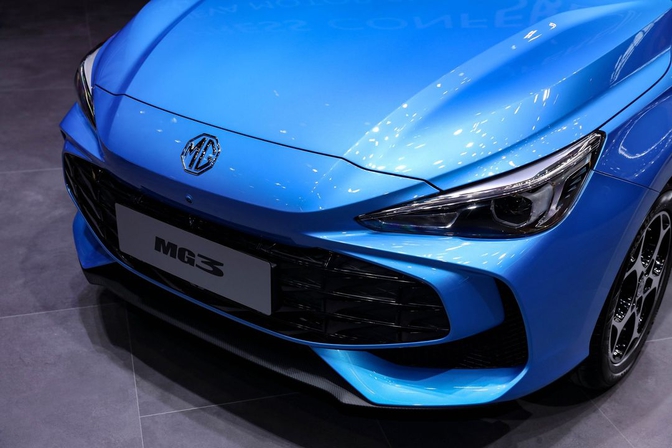 MG MG3 Hybrid info belgie autofans video