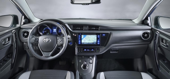 toyota-auris-facelift-2015