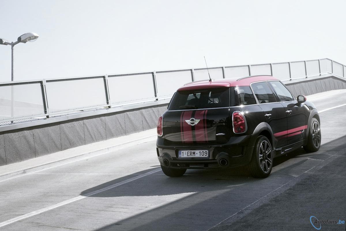Nissan-Juke-Nismo-VS-Mini-Countryman-JCW Nissan-Juke-Nismo-VS-Mini-Countryman-JCW