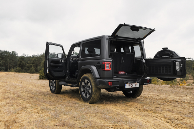 Rijtest Jeep Wrangler Sahara Overland (2019)