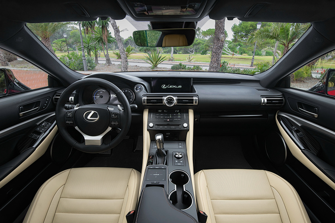 Rijtest: Lexus RC 300h (2019)