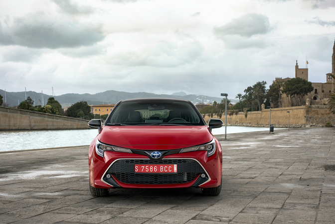 toyota corolla rijtest 2019