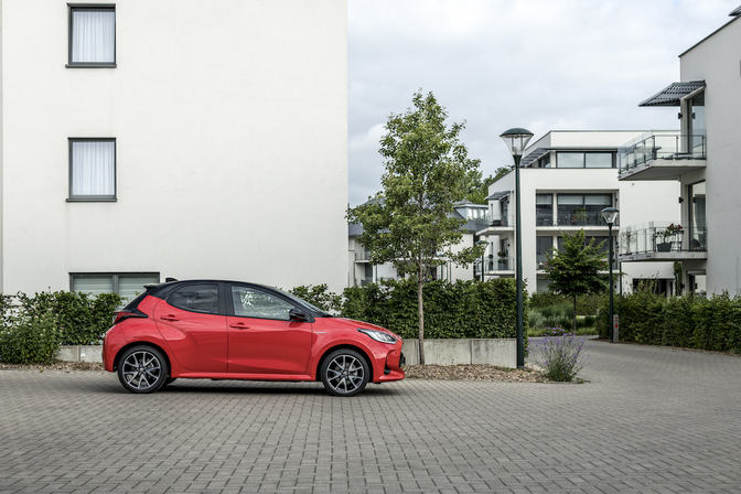 Toyota Yaris HSD 2020 review rijtest video