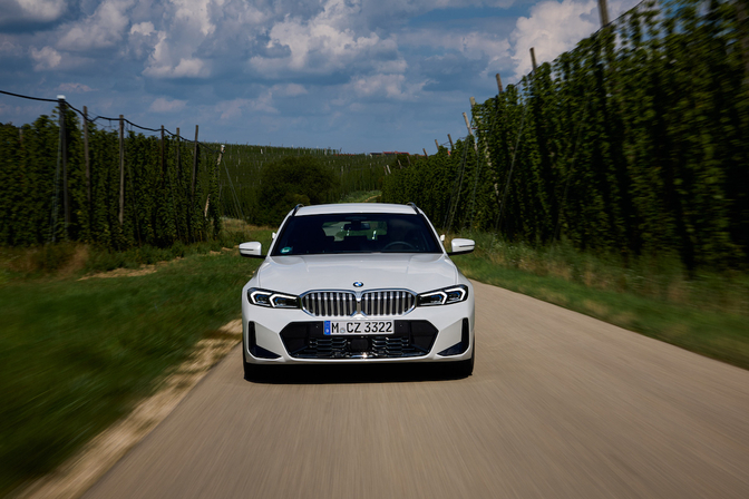 BMW 3 Reeks Touring facelift review rijtest 320e