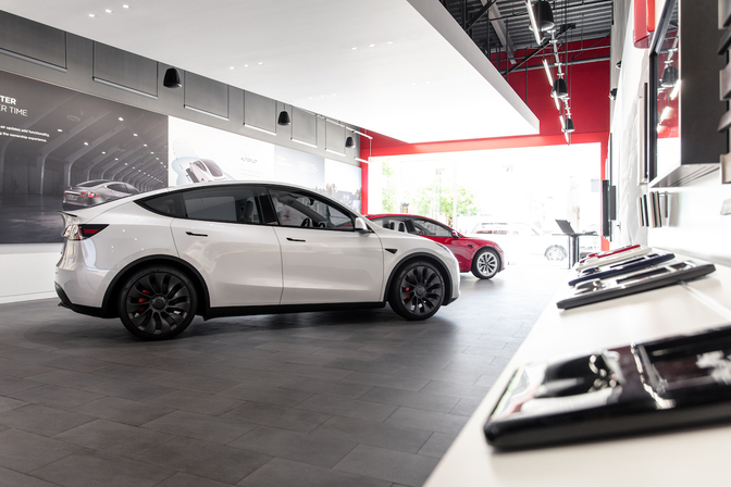 Tesla showroom 2023