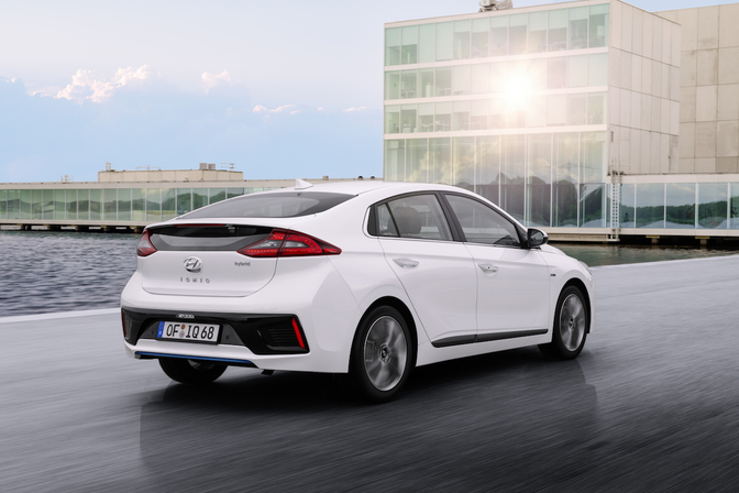 Hyundai-Ioniq-hybrid-rijtest_01