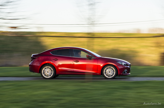 Rijtest: Mazda3 Hatch (2.2) & Sedan (2.0)