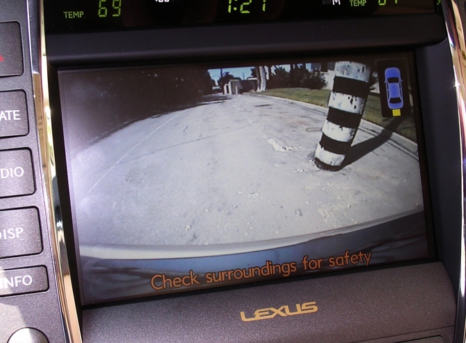 afety-assist-lexus-rear-view-camera