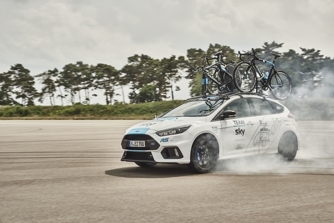 ford_2017_focus_rs_teamsky_01