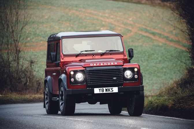 2018_classic_land_rover_defender_works_v8_05