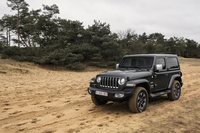 Rijtest Jeep Wrangler Sahara Overland (2019)