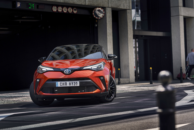 Toyota C-HR 2.0 Hybrid review rijtest prijs