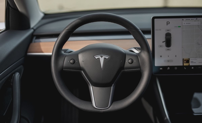 Tesla dashboard ruitenwissers juridisch wettelijk touchscreen