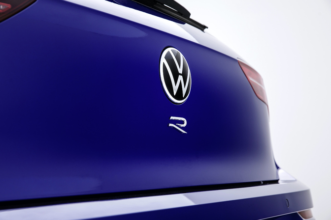 Volkswagen Golf R teaser november 2020