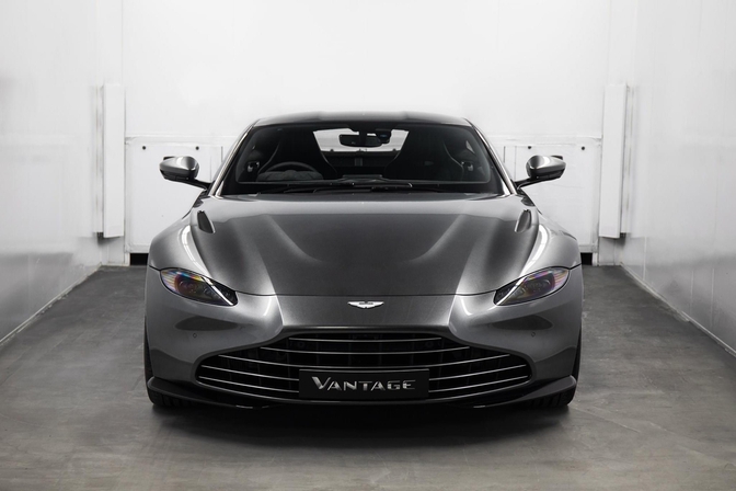 Aston Martin offre une nouvelle calandre à sa Vantage