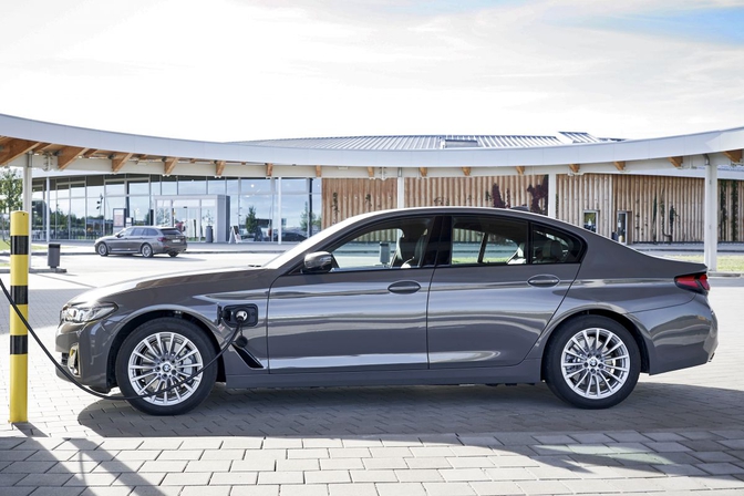 Nouvelles hybrides d'entrée de gamme pour les BMW Série 3 et 5