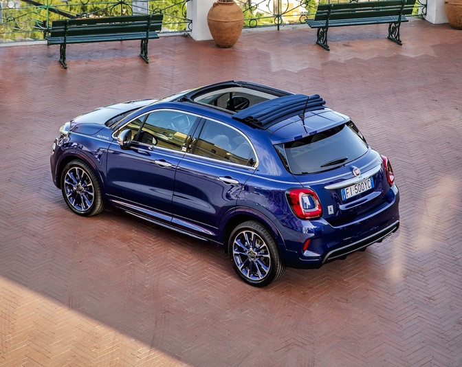 Fiat 500X yachting