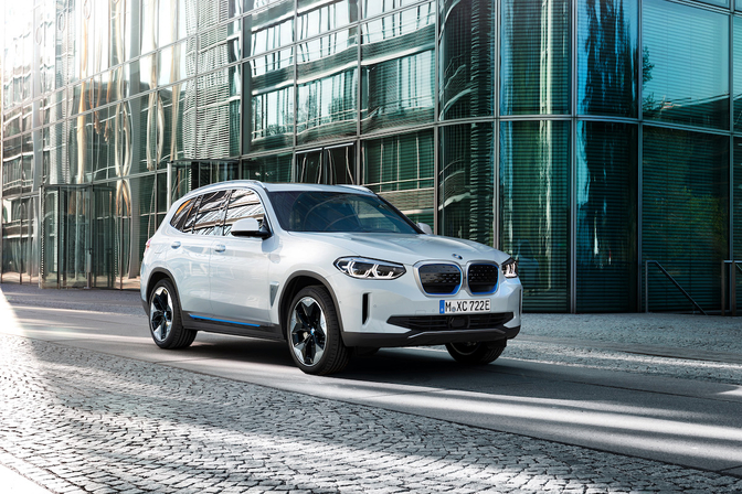 BMW : 1/2 voitures avec moteur électrique aout 2022