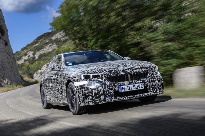 BMW i5 teaser essais printaniers 2023