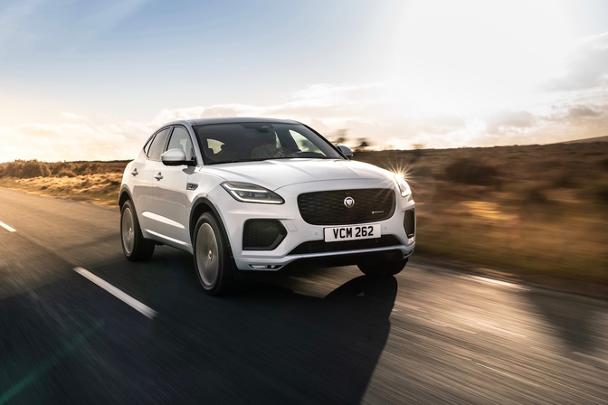 Rijtest Jaguar E-Pace P300e 2023