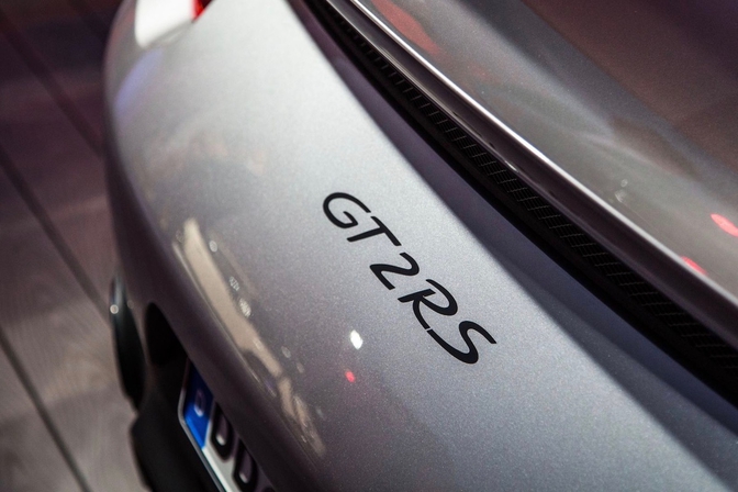 Porsche 911 hybride 2023