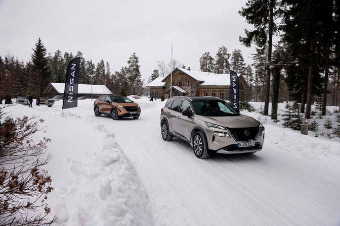 Nissan X-Trail en Ariya e-4ORCE sneeuw