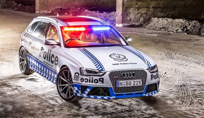 audi-rs4-politiewagen_01