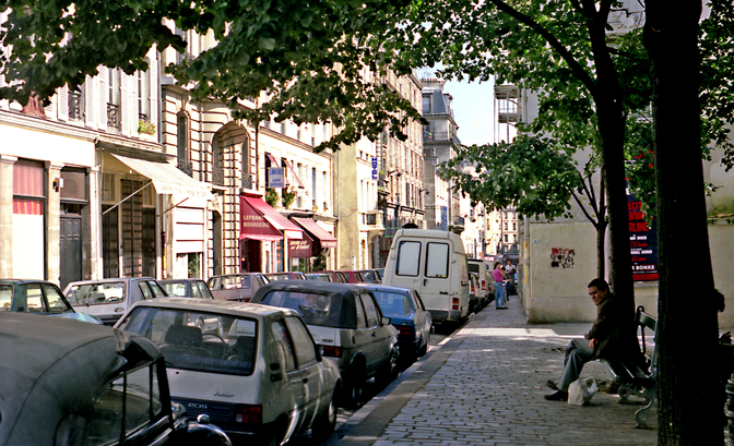 rue_dorsel_paris_18eme_1987-wikimedia-commons