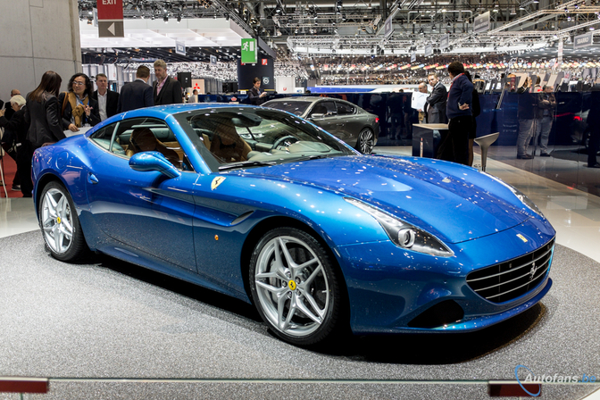 Live in Genève 2014: Ferrari California T is blauw
