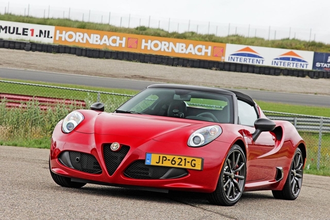 alfa-romeo-4c-cpz-2016_01