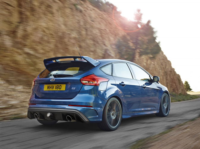ford-focus-rs-2015_01