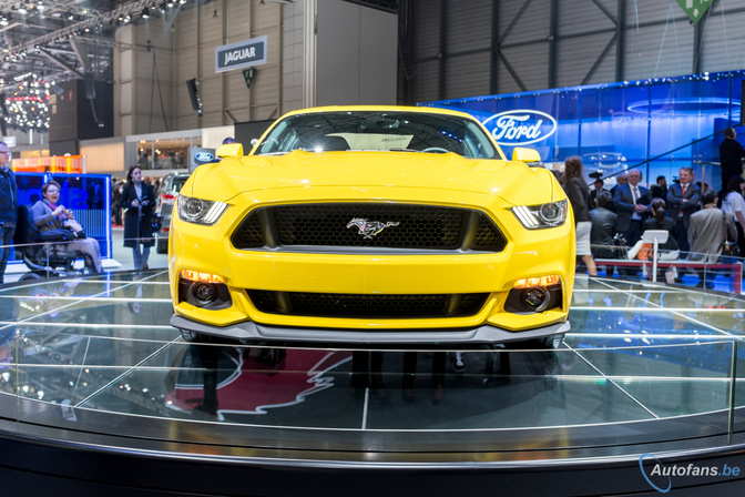 ford-mustang-coupecabriolet-2014-geneve-14