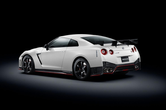 nissan-gt-r-nismo-24