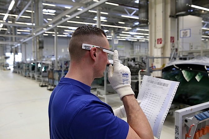 volkswagen-3d-smart-glasses-wolfsburg-plant