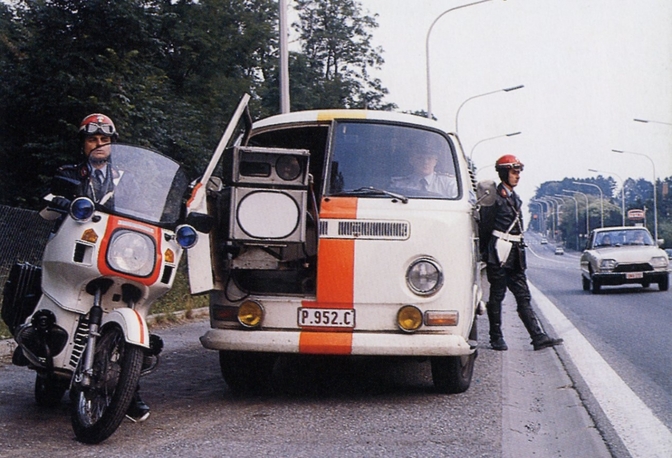 flitsen-politie-vintage-volkswagen-t2-rijkswacht