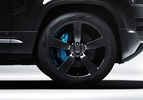 Land Rover Defender V8 Bond Edition remklauwen xenon blue