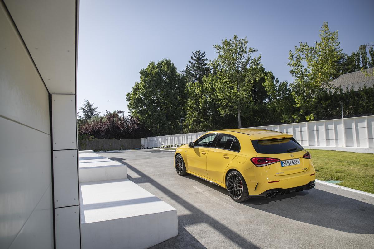 Audi RS 3 vs Mercedes-AMG A 45 S Audi RS 3 vs Mercedes-AMG A 45 S