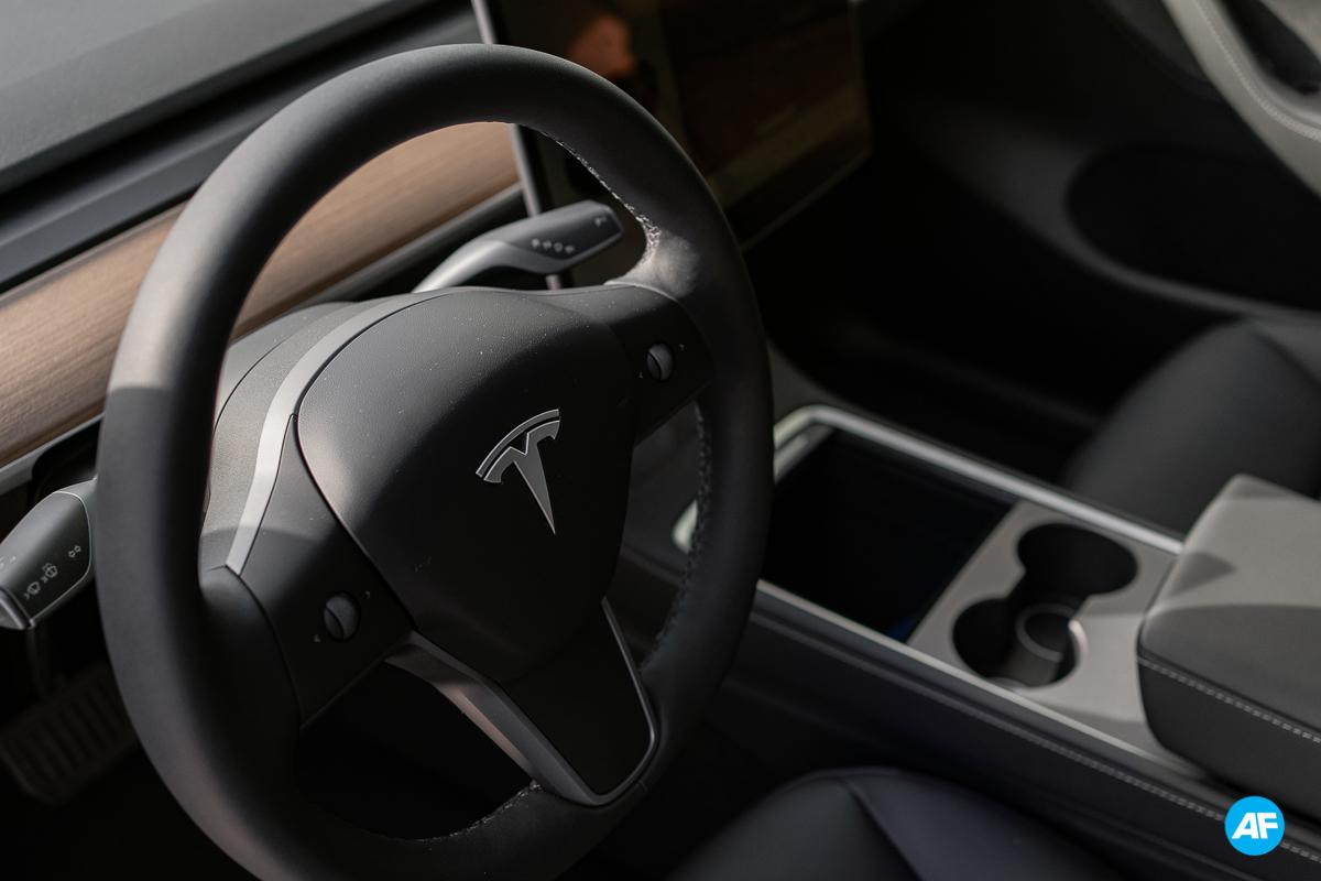 Tesla Model Y 2022 vs. Audi Q4 e-tron 2022 (rijtest) Tesla Model Y 2022 vs. Audi Q4 e-tron 2022 (rijtest)
