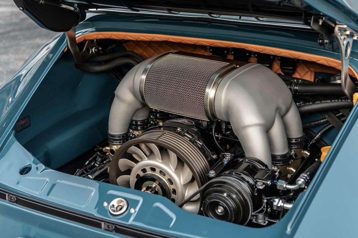 Porsche 911 Singer restomod 300 2024