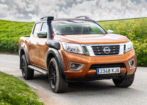 nissan-navara-at32-2018_01