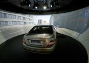 Mercedes stelt nieuwe rij-simulator voor