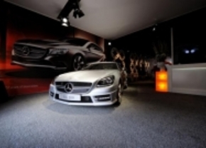 Mercedes en Range Rover exposeren in Knokke