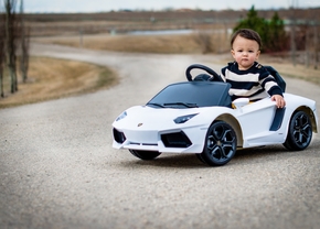baby-boy-driving-car-wallpaper