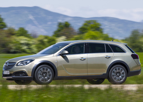Opel Insignia Country Tourer bindt strijd aan met Volkswagen Passat Alltrack