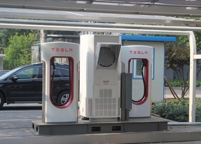 tesla-getting-their-first-supercharger-opened-in-beijing-82122_1