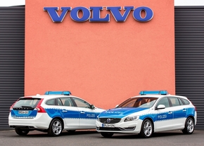 2014-volvo-v60-plug-in-hybrid-for-bundes-polizei